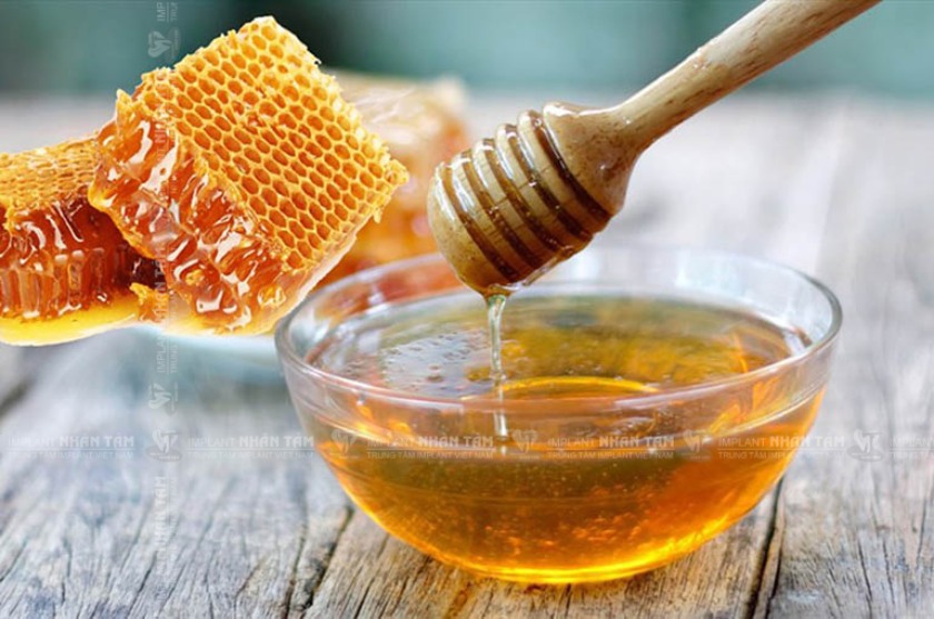 Mật ong là nguyên liệu giảm sưng nướu hiệu quả