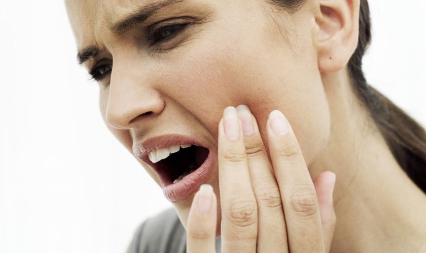 Đau răng là tình trạng ê buốt bên trong hoặc xung quanh bề mặt răng