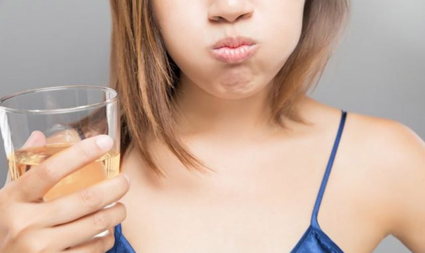 Ngậm rượu là phương pháp giảm đau răng tạm thời