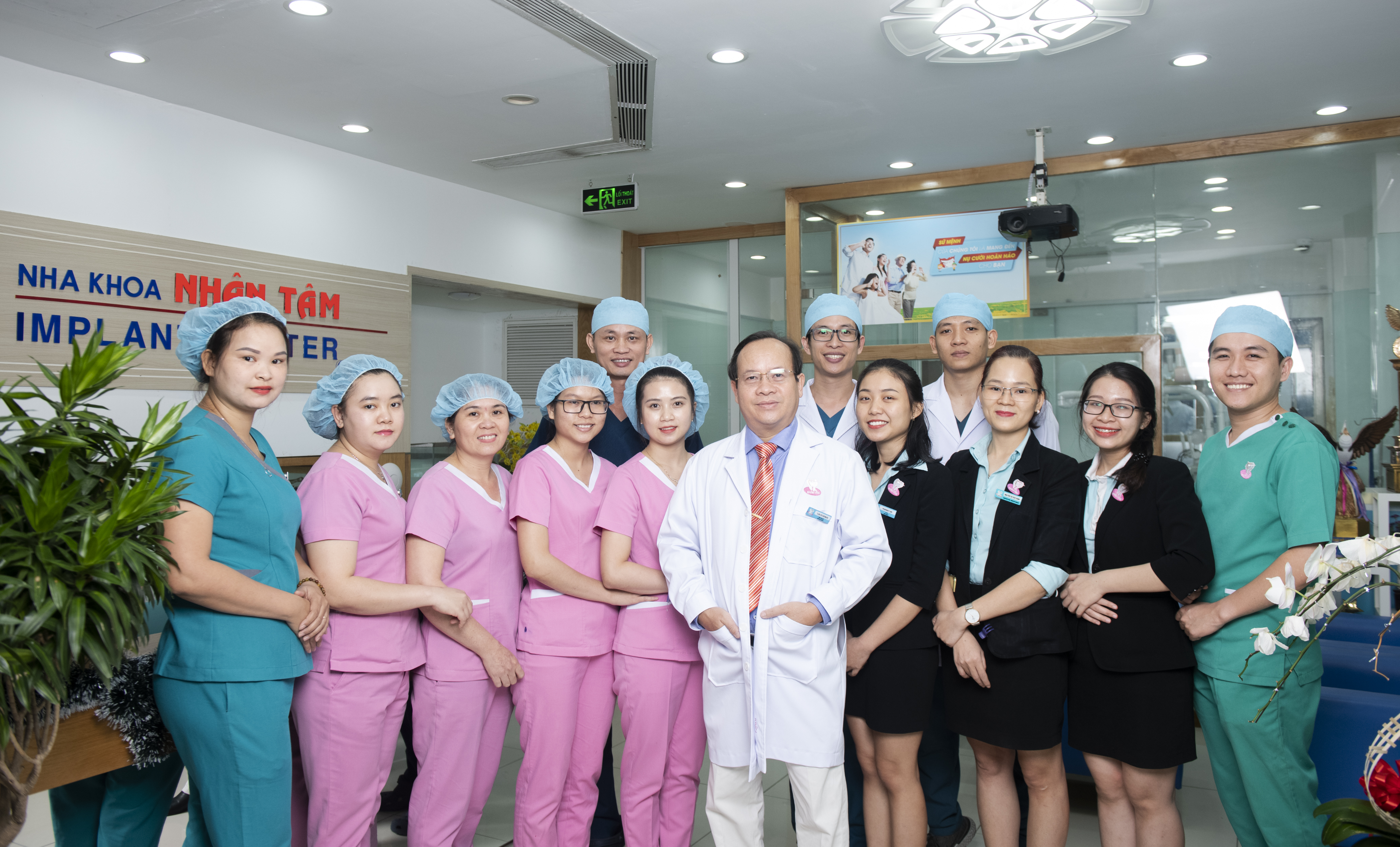 Đội ngũ Y Bác sĩ tay nghề cao tại Trung tâm Implant Việt Nam