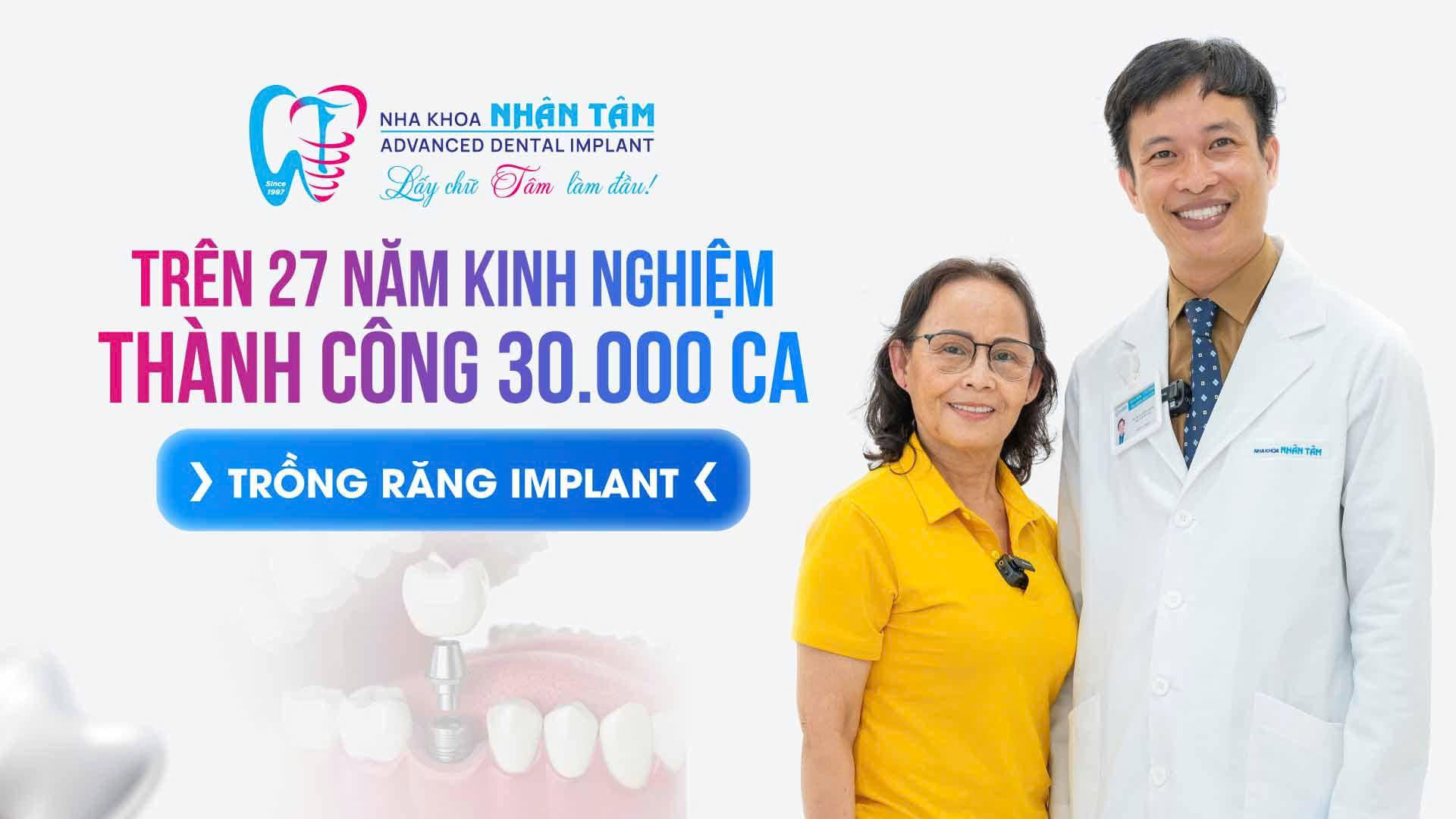 Hình: Bác sĩ tư vấn trên 27 năm kinh nghiệm & thành công 30.000 ca trồng răng Implant