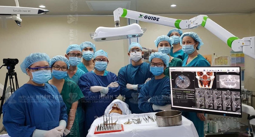 Đội ngũ y bác sĩ giỏi tại Trung tâm Implant Việt Nam