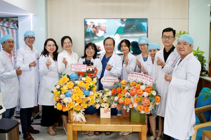 Đồng hành cùng đội ngũ bác sĩ trẻ, Bác sĩ Kim Ngân không ngừng học hỏi và phát triển Đồng hành cùng đội ngũ bác sĩ trẻ, Bác sĩ Kim Ngân không ngừng học hỏi và phát triển