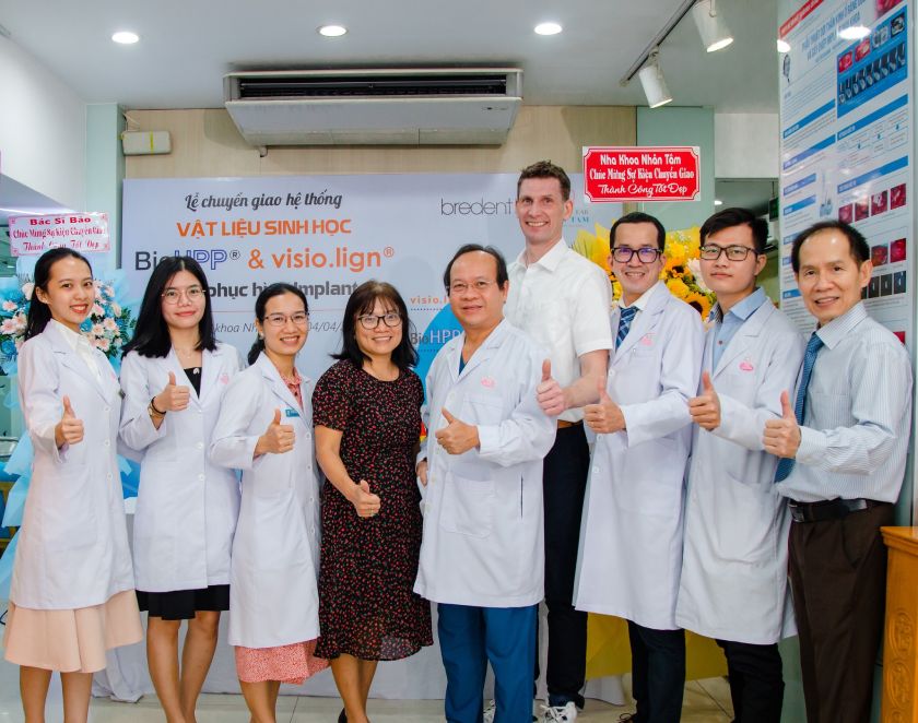 Ths.Bs Bùi Vũ Ngọc Lan cùng các đồng nghiệp tại Nha khoa Nhân Tâm Ths.Bs Bùi Vũ Ngọc Lan cùng các đồng nghiệp tại Nha khoa Nhân Tâm