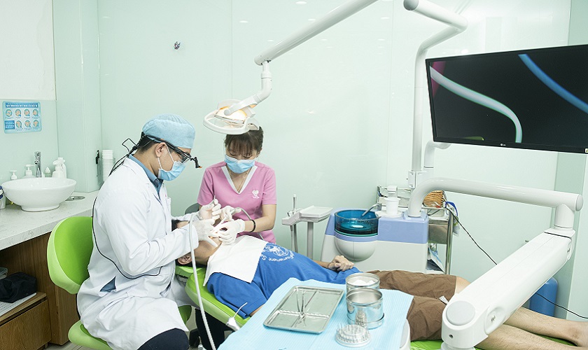 Thăm khám và điều trị chữa tuỷ răng số 7 tại Nha khoa Nhân Tâm