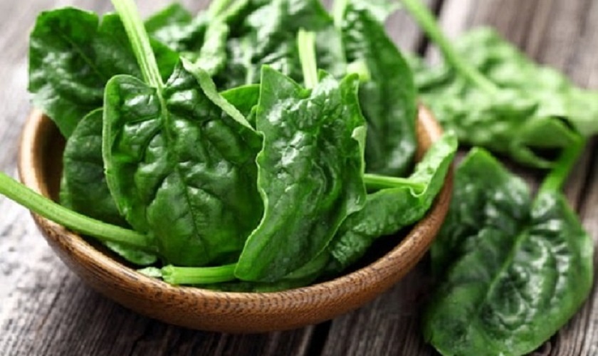 Bổ sung thêm nhiều rau xanh để cải thiện triệu chứng đau răng