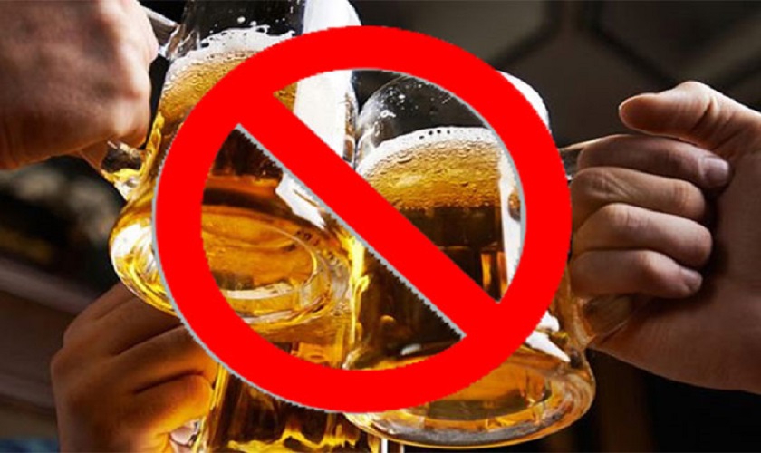 Không nên uống bia, rượu để tránh làm tình trạng đau nhức răng thêm trầm trọng