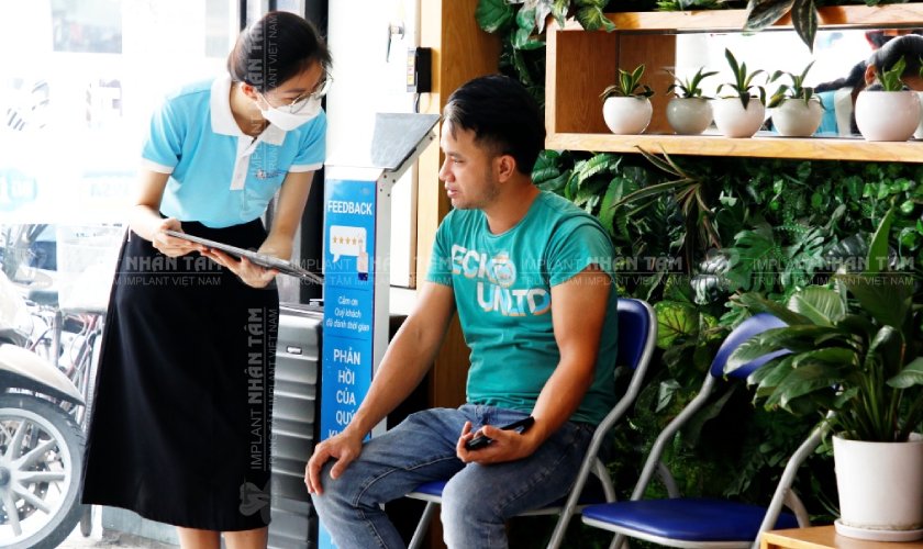 Dịch vụ chăm sóc khách hàng chu đáo là điểm mạnh của Implant Việt Nam
