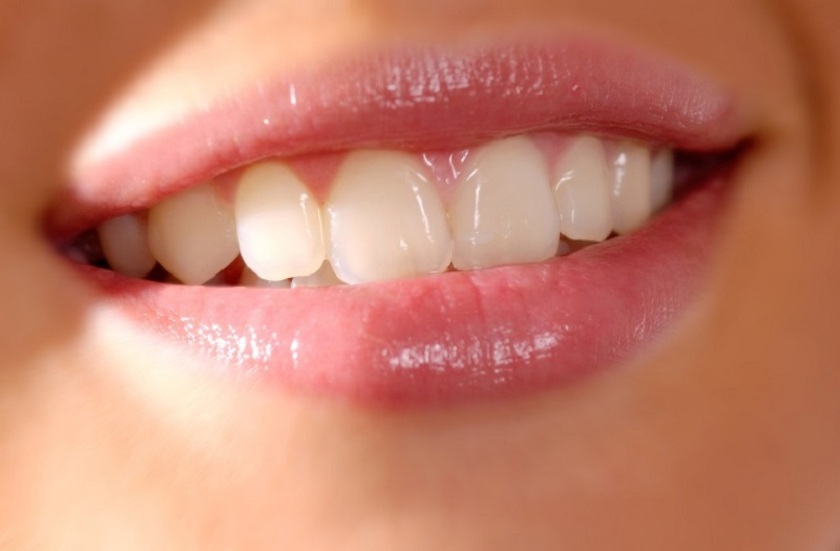Răng cửa đảm nhận vai trò thẩm mỹ, phát âm và ăn nhai