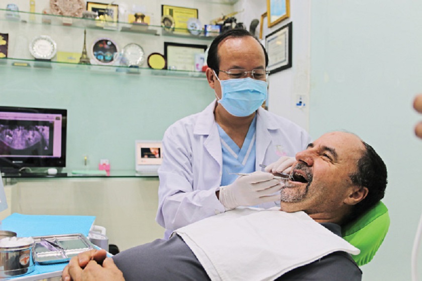 Người cao tuổi vẫn có thể trồng răng Implant nếu điều kiện sức khỏe cho phép