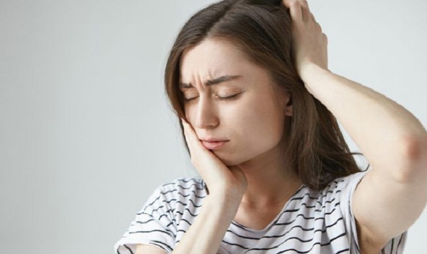 Đau đầu, đau khớp thái dương hàm có thể diễn ra ở người mất răng hàm