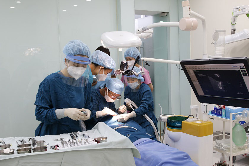 Một ca lâm sàng cấy ghép răng Implant sử dụng công nghệ định vị tại Trung tâm Implant Việt Nam