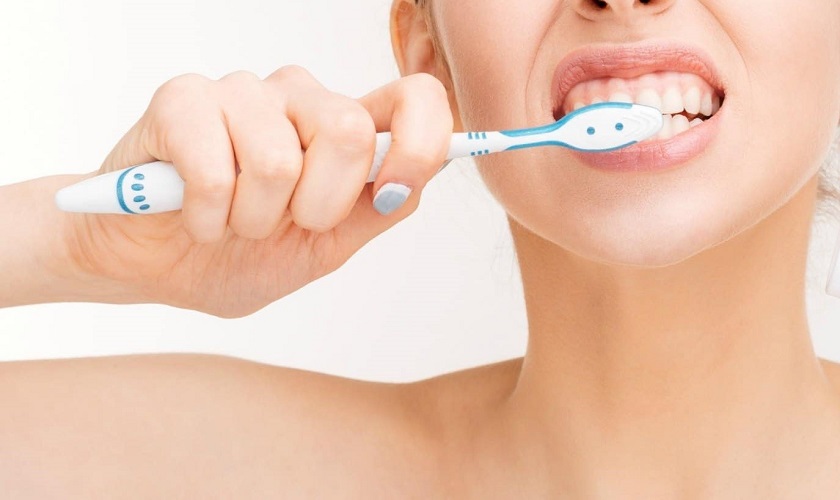 Vệ sinh răng miệng sai cách không loại bỏ triệt để vi khuẩn