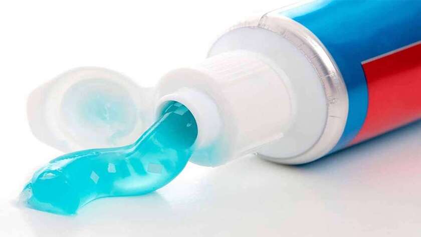Thay đổi kem đánh răng phù hợp có thể hạn chế tình trạng nước bọt có mùi