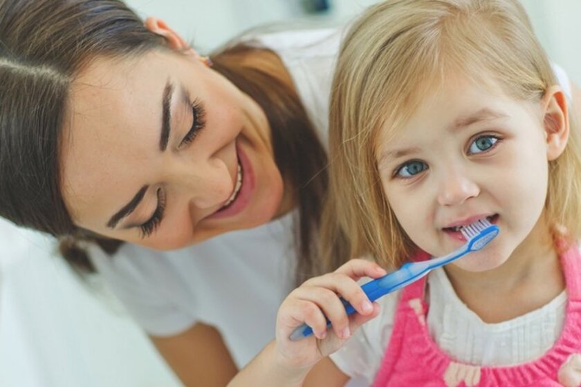 Bạn nên hướng dẫn trẻ vệ sinh răng miệng cẩn thận