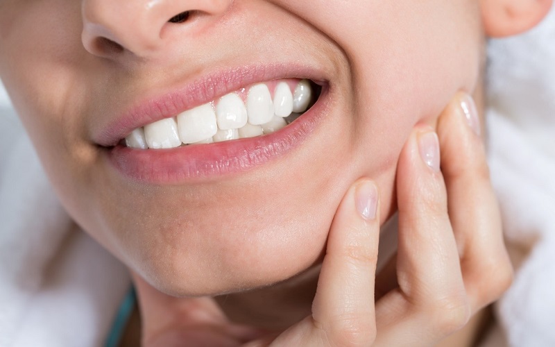 Răng sứ bị ê buốt sau khi bọc: Nguyên nhân và điều trị