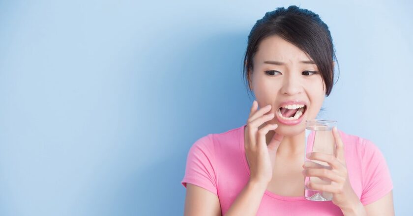 Bác sĩ chưa điều trị hết tủy răng cho khách hàng trước khi bọc răng sứ sẽ dễ dây ê buốt