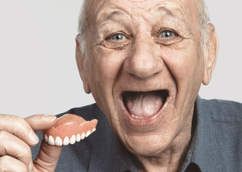Tuổi tác là nguyên nhân phổ biến nhất của tình trạng rụng răng