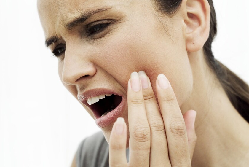 Răng bị sâu nặng sẽ gây đau răng dữ dội, dai dẳng