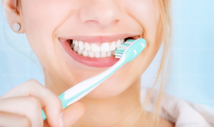 Vệ sinh răng miệng nhẹ nhàng, đúng cách theo hướng dẫn của bác sĩ để răng đã trám được chắc khỏe dài lâu