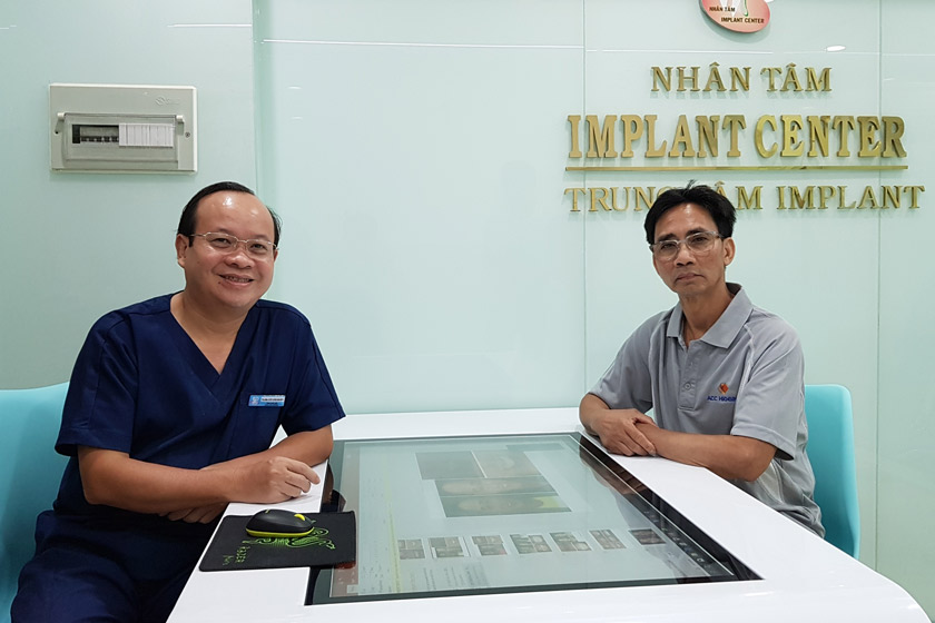 Trao đổi thông tin sức khỏe với bác sĩ trước khi cấy ghép Implant