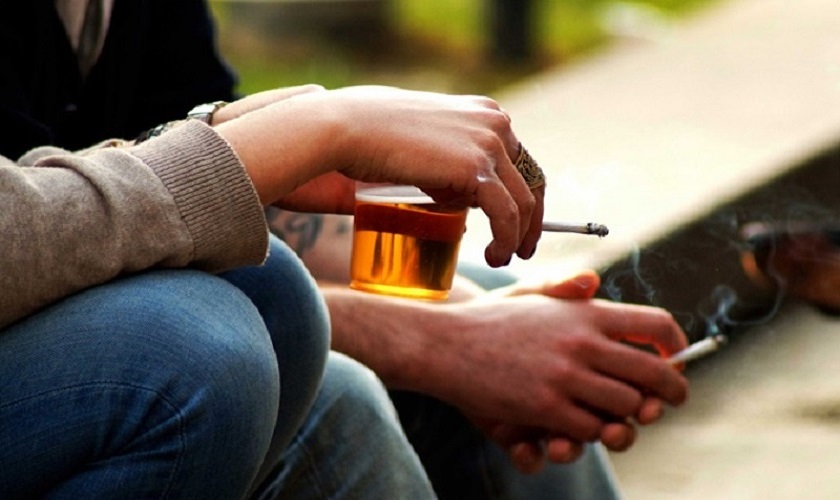 Người nghiện rượu bia, thuốc lá nếu không bỏ được sẽ không thể thực hiện cấy ghép răng Implant
