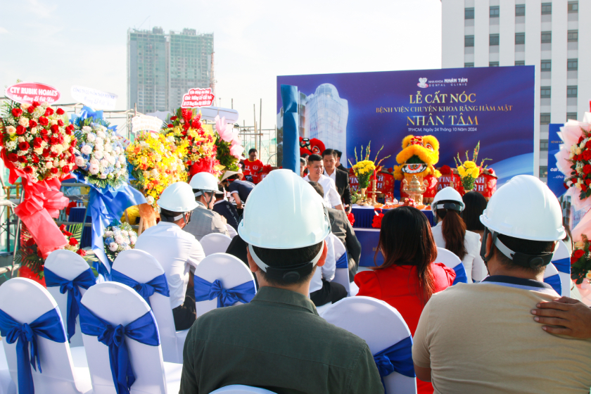 Buổi lễ cất nóc dự án Bệnh viện chuyên khoa Răng Hàm Mặt Nhân Tâm diễn ra vào sáng 24/10/2024