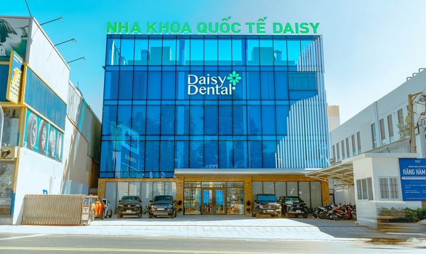 Nha khoa Quốc tế Daisy có đội ngũ bác sĩ giỏi, nhiều năm kinh nghiệm