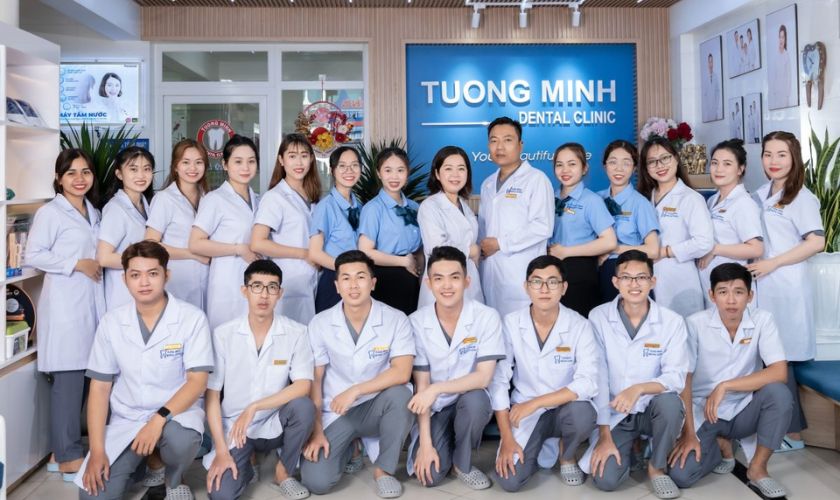 Nha khoa Tường Minh có 6 bác sĩ chính và 10 y tá hỗ trợ