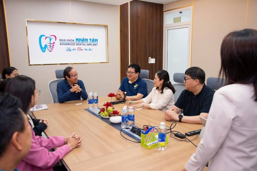 Trung tâm Implant Việt Nam là điểm đến quan trọng trong chuyến công tác lần này của Regen Medical Group