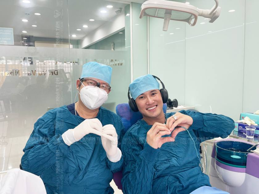 Chi phí cấy ghép implant chính xác trong từng trường hợp sẽ phụ thuộc vào vật liệu cấy ghép cũng như tình trạng răng của từng khách hàng Chi phí cấy ghép implant chính xác trong từng trường hợp sẽ phụ thuộc vào vật liệu cấy ghép cũng như tình trạng răng của từng khách hàng