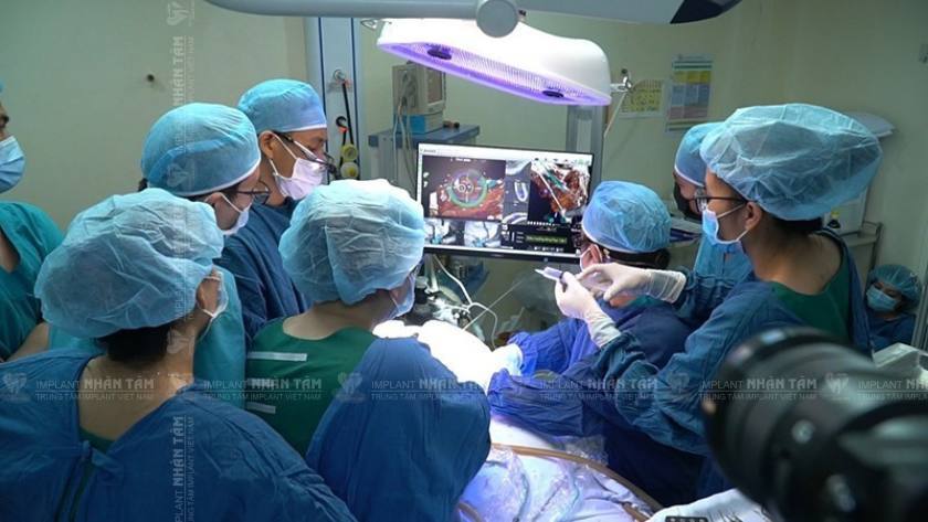 Một trong những ưu điểm nổi bật khi trồng răng tại Trung tâm Implant Việt Nam chính là sự đồng hành của đội ngũ bác sĩ chuyên sâu về Implant Một trong những ưu điểm nổi bật khi trồng răng tại Trung tâm Implant Việt Nam chính là sự đồng hành của đội ngũ bác sĩ chuyên sâu về Implant