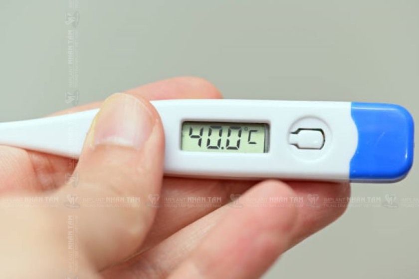 Không dùng thuốc cho người bệnh nếu sốt cao trên 39.5 độ C