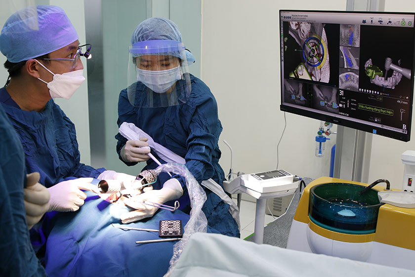 Trồng răng Implant với công nghệ hiện đại tại Nha khoa Nhân Tâm