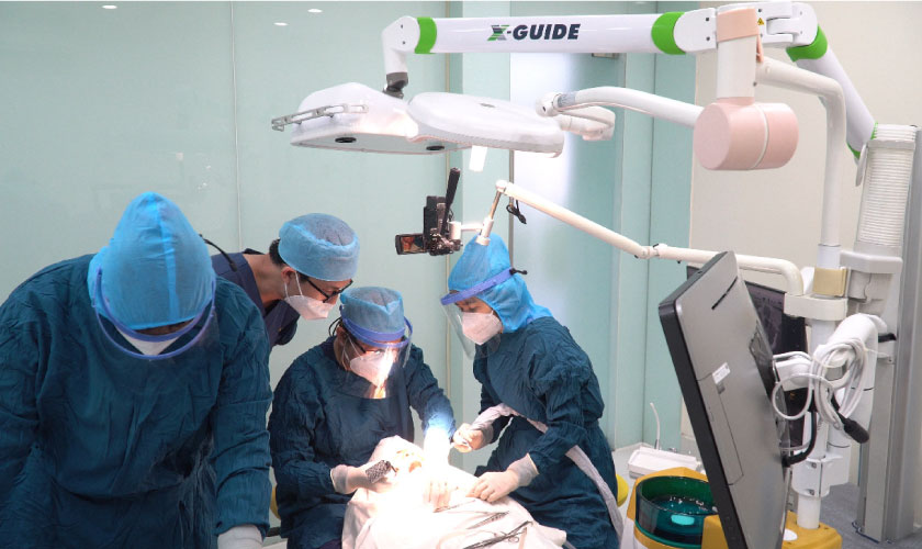 Quá trình phẫu thuật cấy ghép răng Implant Nguyễn Ngọc Hạnh