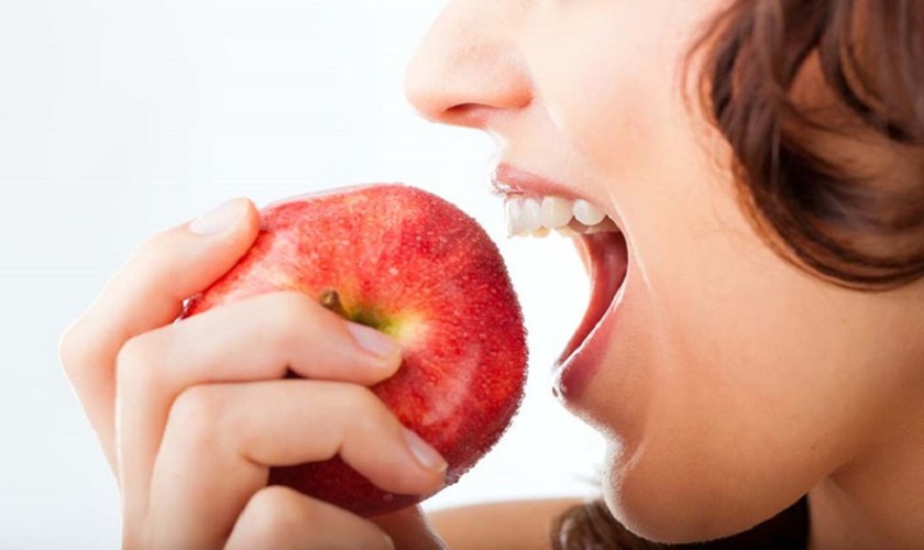 Răng Implant Hàn Quốc có độ chịu lực cao giúp bạn thoải mái thưởng thức các món ăn ưa thích