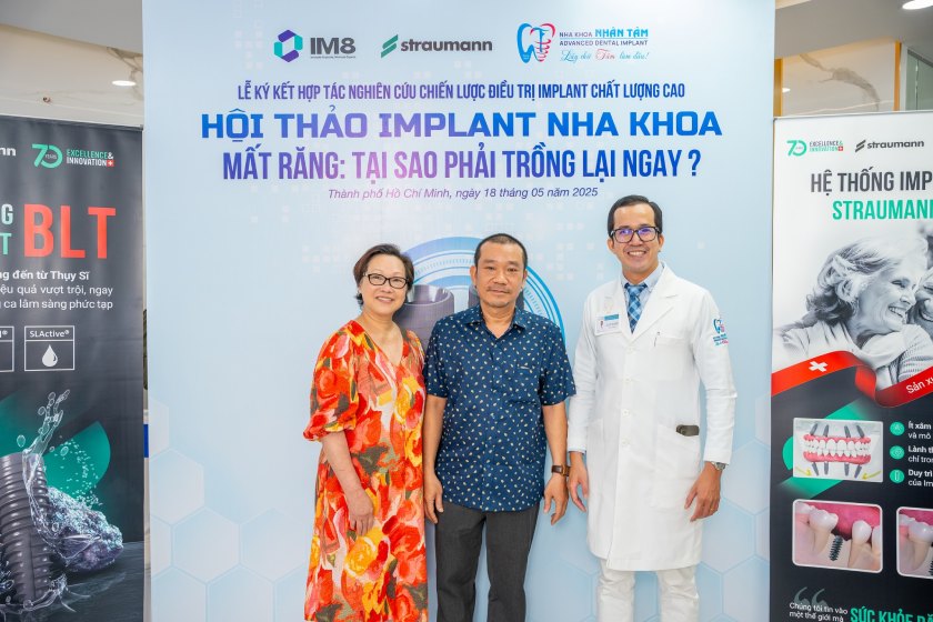 Khách hàng chụp lưu niệm tại Workshop Khách hàng chụp lưu niệm tại Workshop