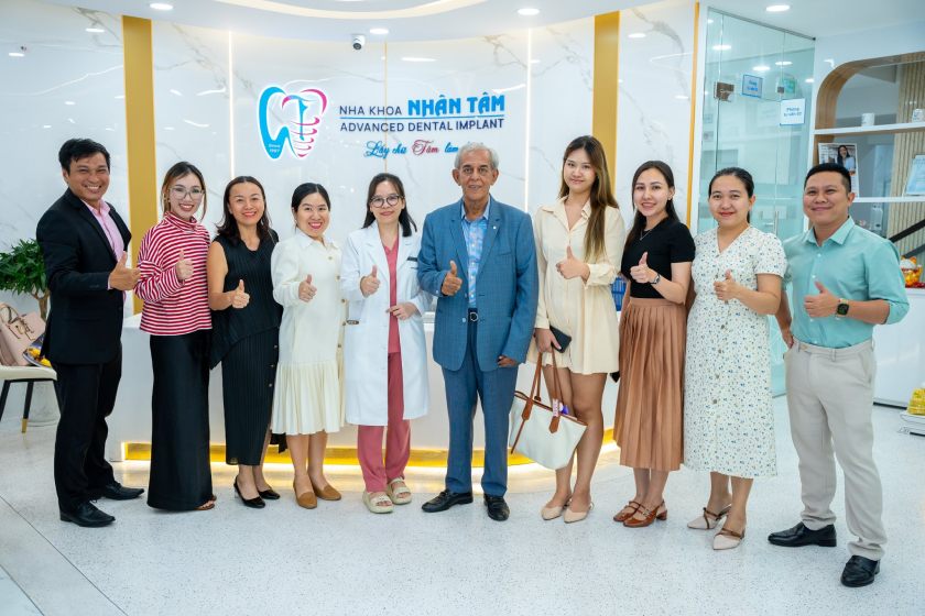 Ảnh lưu niệm giữa đại diện Nha khoa Nhân Tâm và đoàn chuyên gia Singapore Ảnh lưu niệm giữa đại diện Nha khoa Nhân Tâm và đoàn chuyên gia Singapore