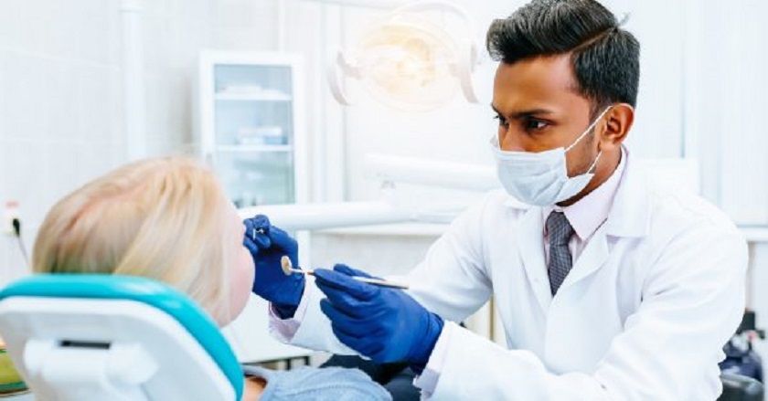 Tay nghề của bác sĩ cũng là một yếu tố quyết định trồng răng Implant đau không