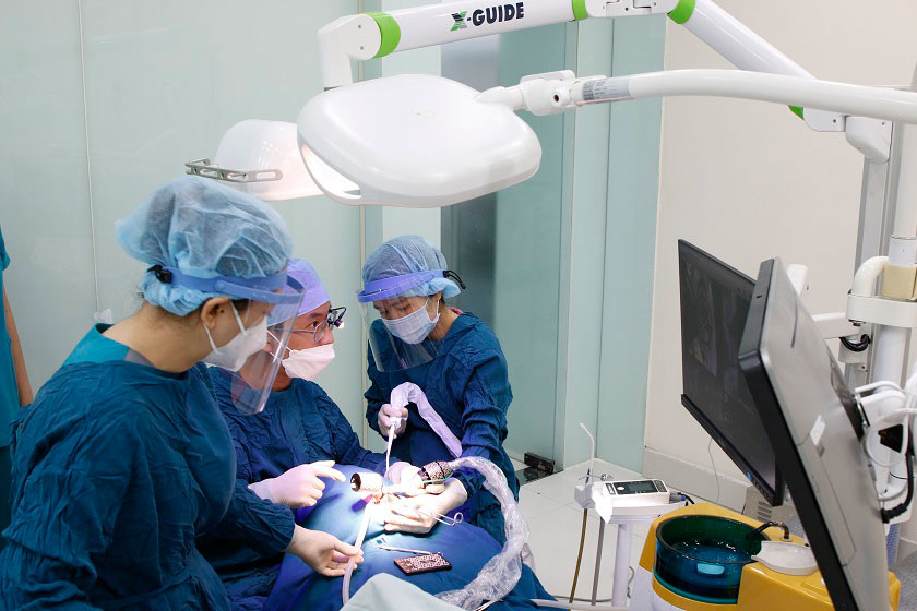 Trồng răng Implant an toàn, hiệu quả với công nghệ hiện đại tại Trung tâm Implant Việt Nam