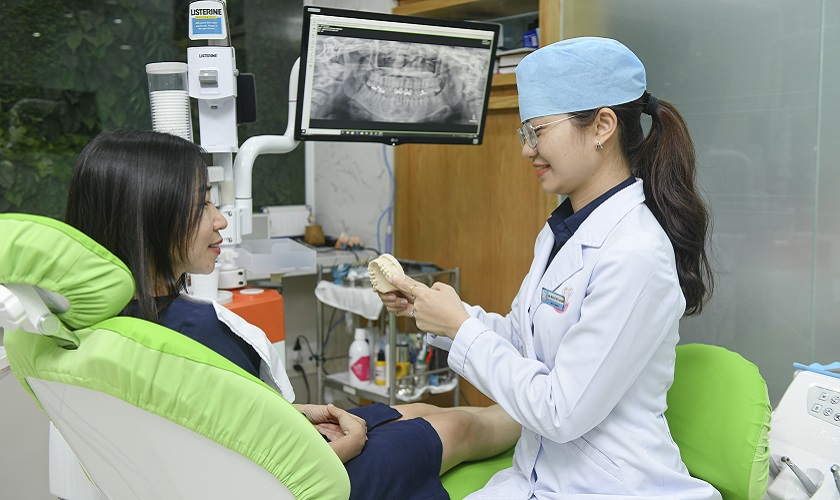 Thăm khám định kì tại nha khoa để duy trì tuổi thọ lâu dài của răng sứ