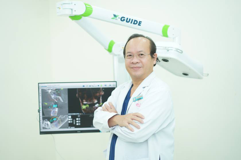 Tiến sĩ – Bác sĩ Võ Văn Nhân là Bác sĩ đầu tiên tại Việt Nam ứng dụng thành công kỹ thuật cấy ghép Implant cá nhân hóa
